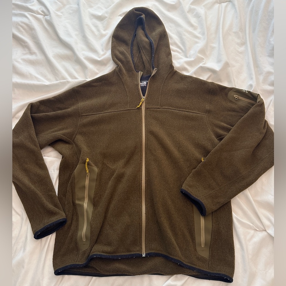 Arc'teryx Men's Zip-Up Brown Sweater